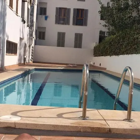 Puerto Town Centre With Balconies And Shared Pool Four Minutes From Beach *