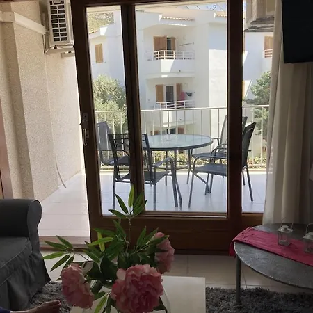 Appartement Puerto Town Centre With Balconies And Shared Pool Four Minutes From Beach *